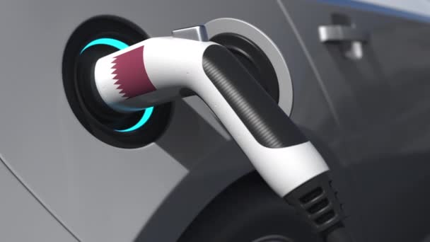 Enchufe de carga en un coche eléctrico con bandera de Qatar, animación 3d conceptual — Vídeo de stock