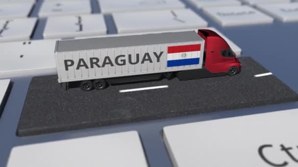 Flagga Paraguay på rörlig lastbil och dator tangentbord. Internationell sjöfartsrelaterad looping 3D-animation — Stockvideo