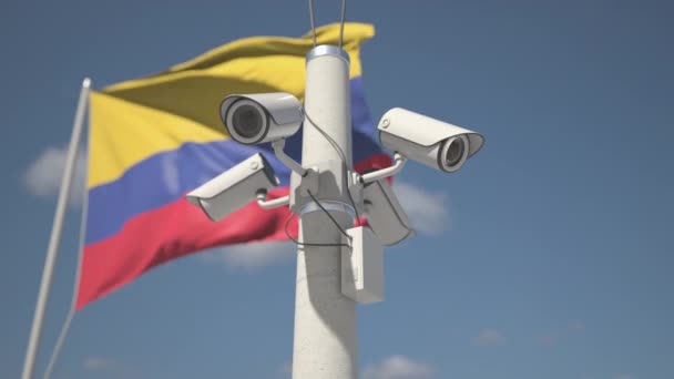 コロンビアの旗の近くの極の屋外セキュリティカメラ。3Dアニメーションのループ — ストック動画