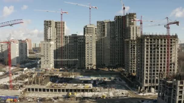 Flygfoto över detaljer om en generisk byggarbetsplats för höghus — Stockvideo