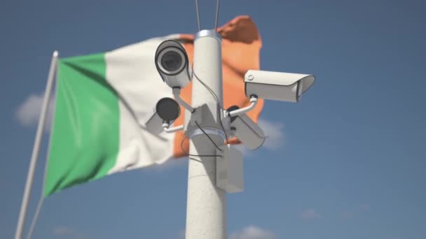 Security cameras on the pole near flag of Ireland, looping 3d animation — Vídeos de Stock
