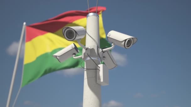 Buiten beveiligingscamera 's op de paal bij de vlag van Bolivia. Looping 3d animatie — Stockvideo