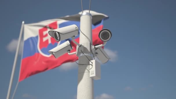 Outdoor security cameras on the pole near flag of Slovakia. Looping 3d animation — Stock Video