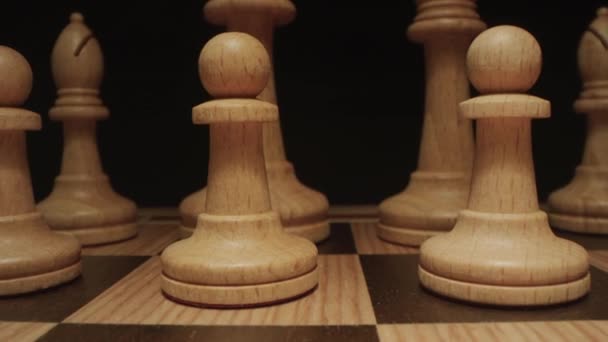 Chess player makes first move of a white pawn. Macro dolly shot — Vídeo de stock