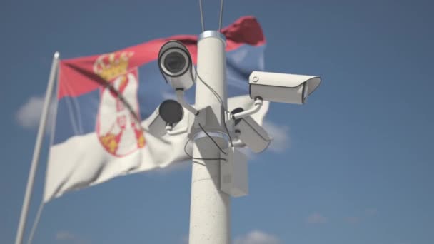 Σημαία της Σερβίας και τέσσερις κάμερες ασφαλείας στο κοντάρι, 3d animation — Αρχείο Βίντεο