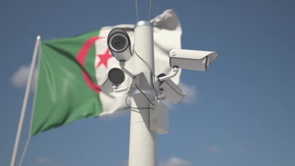 Ondeando la bandera de Argelia y las cámaras de seguridad en el poste. Looping animación 3d — Vídeos de Stock