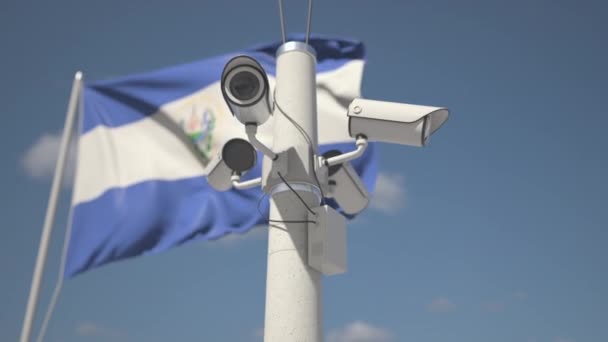 Κυματιστή σημαία του Ελ Σαλβαδόρ και οι κάμερες ασφαλείας στον στύλο. Looping 3d κινούμενα σχέδια — Αρχείο Βίντεο
