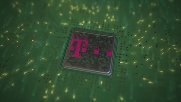 DEUTSCHE TELEKOM logosuna sahip bilgisayar çipi. Kavramsal 3d animasyon — Stok video