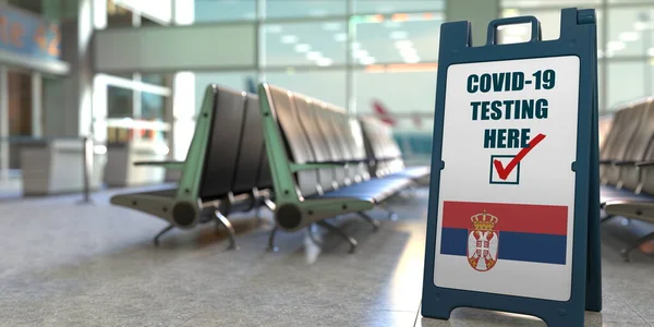 Sırbistan bayrağı ve COVID-19 test metni havaalanında bir sandviç tahtası tabelasında. 3B görüntüleme — Stok fotoğraf