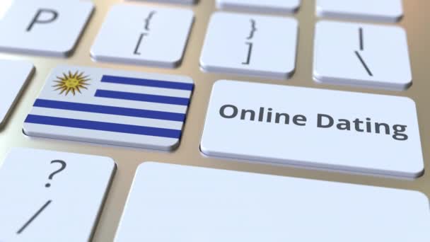 Online Dating tekst en vlag van Uruguay op het toetsenbord. Conceptuele 3D animatie — Stockvideo