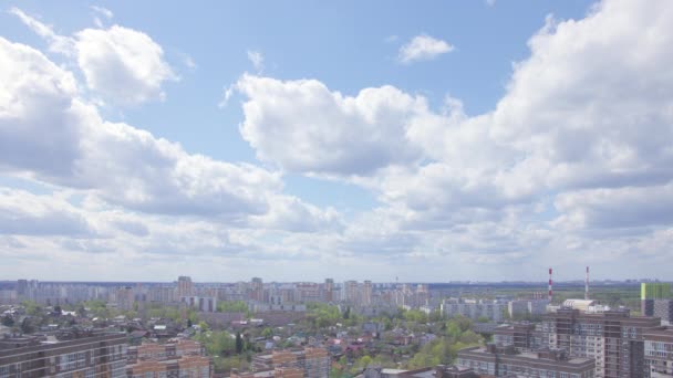Vysoké a nízké obytné budovy v Solntsevo. Moskva, Rusko. Časová prodleva záběru videa na červené — Stock video
