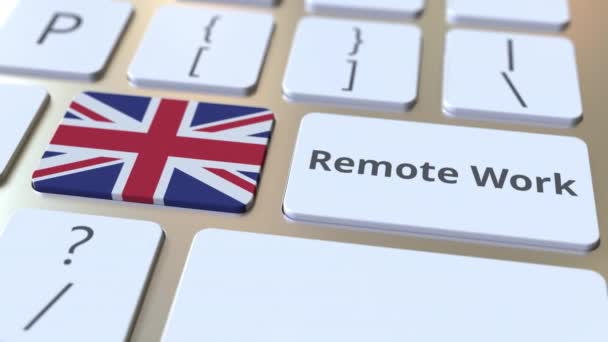 Remote Work text och flagga Storbritannien på datorns tangentbord. Telekommunikations- eller distansarbetsrelaterad begreppsmässig 3D-animering — Stockvideo