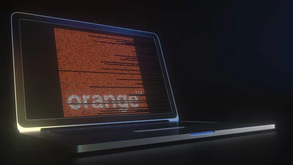 ORANGE-Logo mit Computercode auf dem Laptop-Bildschirm. Redaktionelle konzeptionelle 3D-Darstellung — Stockfoto