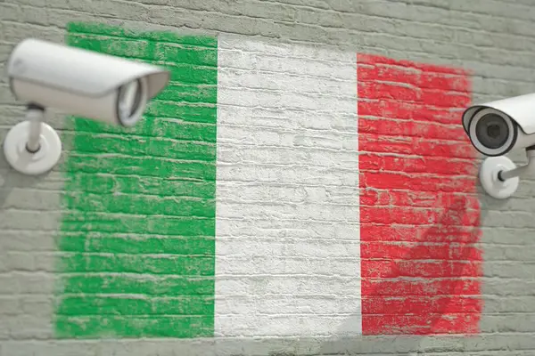 CCTVカメラとイタリアの旗と壁.監視関連3Dレンダリング — ストック写真
