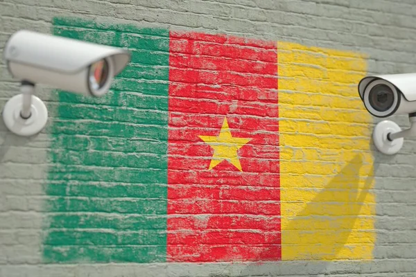 カメルーンの旗とCCTVカメラと壁。監視関連3Dレンダリング — ストック写真
