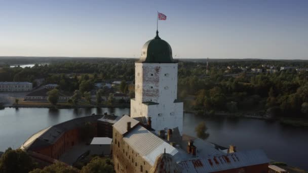Foto aérea del Castillo de Vyborg, una fortaleza medieval construida en Suecia. Rusia — Vídeos de Stock