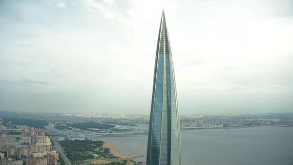 SAINT PETERSBURG, RUSSIA - JULY 13, 2021. Aerial view of the Lakhta Center skyscraper — Stock Photo, Image