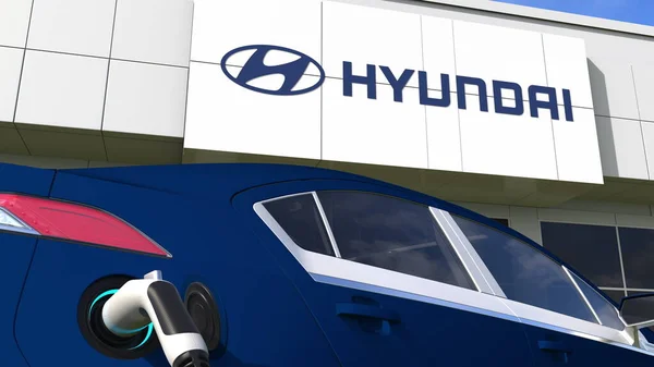 Elektrikli araba prizi ve HYUNDAI logosu yükleniyor. Editörel kavramsal 3d canlandırma — Stok fotoğraf
