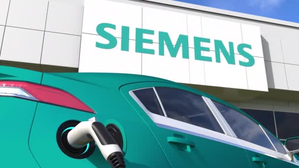 Ricarica spina per auto elettrica e logo SIEMENS. Animazione concettuale 3d editoriale — Video Stock