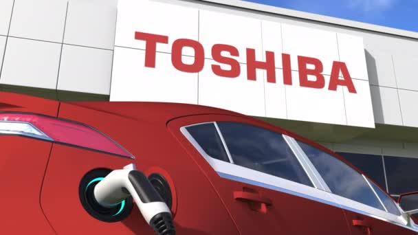 Logotipo de TOSHIBA y el enchufe eléctrico del coche. Editorial conceptual 3d animación — Vídeo de stock