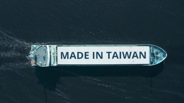 MADE IN TAIWAN testo su una nave da carico, vista aerea — Video Stock
