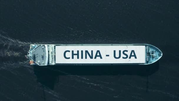 CHINA - USA text na nákladní lodi, letecký pohled — Stock video