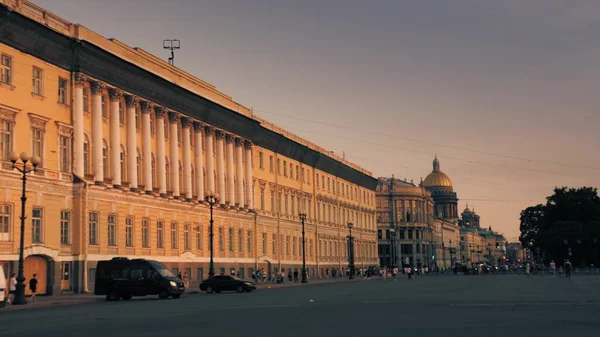 Palastplatz und Isaak-Kathedrale im Zentrum von Sankt Petersburg, Russland — Stockfoto