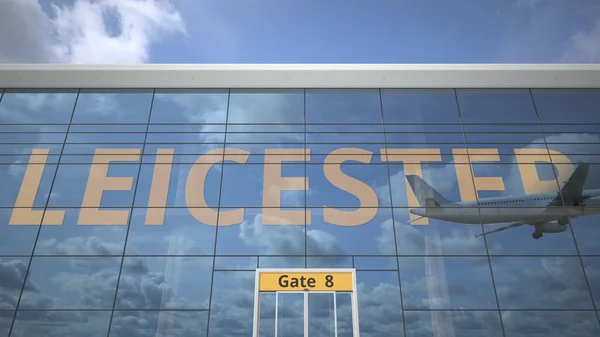 Flugzeug spiegelt sich im Flughafen-Terminal mit LEICESTER Stadtnamen. 3D-Darstellung — Stockfoto
