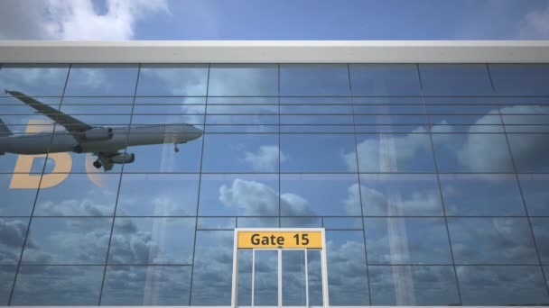 Vliegtuig weerspiegelt in de terminal van de luchthaven met de naam BOLOGNA stad — Stockvideo