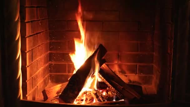 Chimenea de leña 4k video con sonido — Vídeo de stock