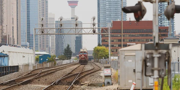 19 september 2020 - Calgary, Alberta, Canada - Canada Trein uit de Stille Oceaan vertrekt uit Calgary — Stockfoto