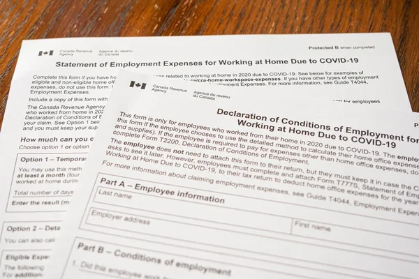 Canadian Work desde formularios de impuestos a domicilio para reclamar gastos de vivienda durante covid 19 Pandemia — Foto de Stock