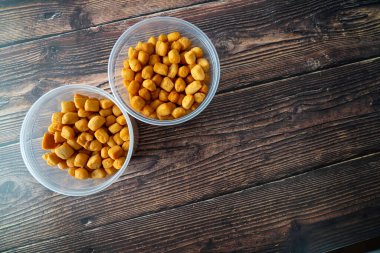 Nijeryalı çene çene çerezi kasede