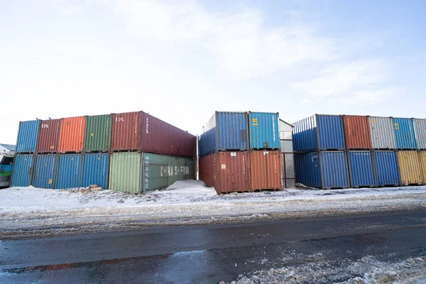 3 stycznia 2021 - Calgary Alberta Kanada - Stacks of Shipping Cargo Containers in an industrial Area — Zdjęcie stockowe