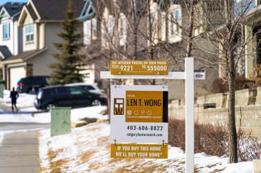 30 Ocak 2021 - Calgary, Albeta - Ev satmak için Kanada emlak tabelası