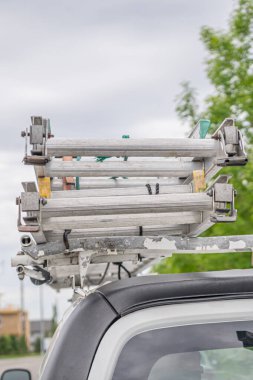 Minibüsün üstündeki merdiven.