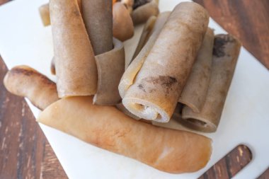 Çiğ Nijeryalı inek derisi Ponmo yemek için