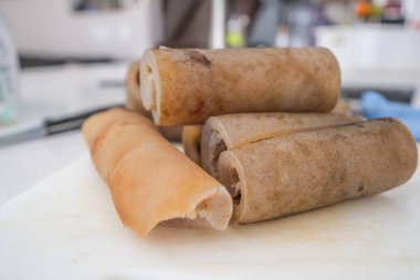 Çiğ Nijeryalı inek derisi Ponmo yemek için