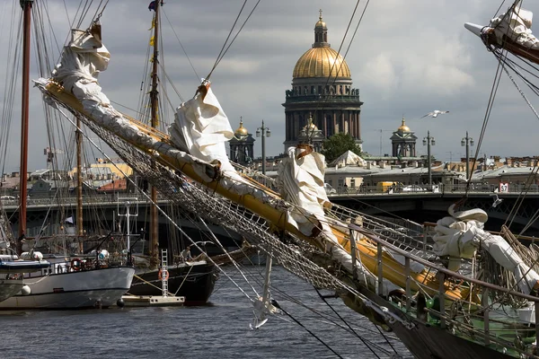 Nave la râul Neva, St.Petersburg, Rusia — Fotografie, imagine de stoc