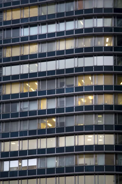 Edificio de varios pisos — Foto de Stock