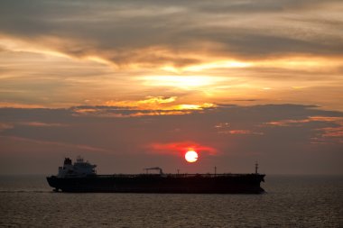 Denizde gün batımı