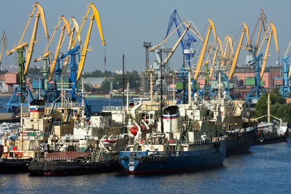 Puerto de comercio marítimo — Foto de Stock