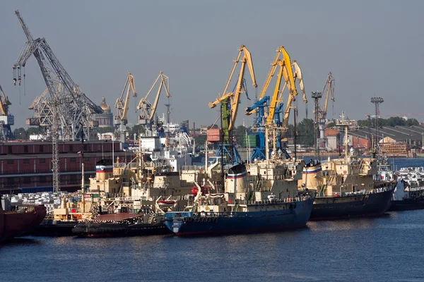Морський торговий порт — стокове фото