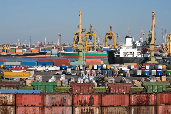Морський торговий порт — стокове фото