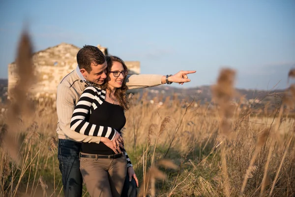 Couple in love on engagement day in natural park. — Stock Photo, Image