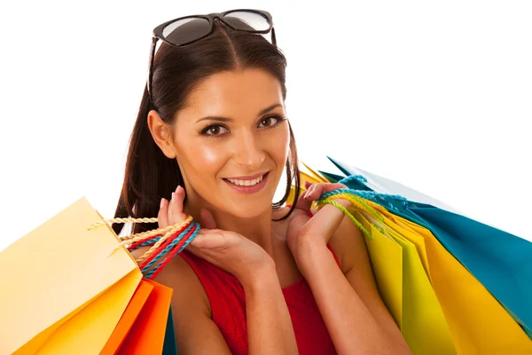 Vrouw in rode jurk met boodschappentassen opgewonden van aankoop in mal — Stockfoto