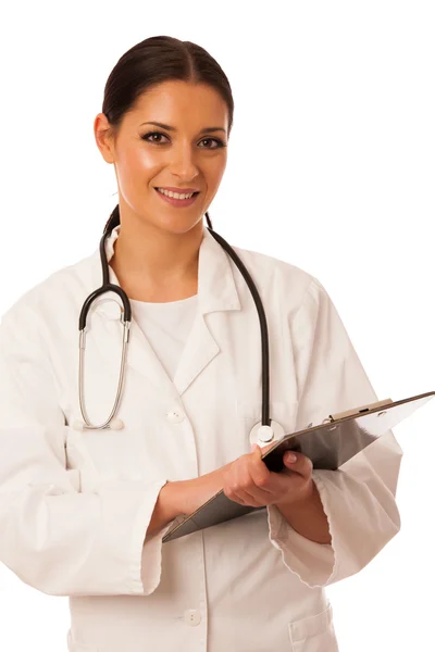 Жінка-лікар зі стетоскопом навколо шиї пише діагноз на cl — стокове фото