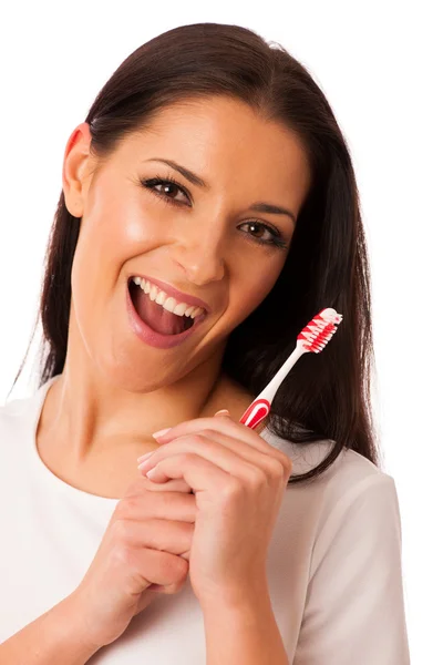 Mujer limpiando dientes con cepillo de dientes para una higiene perfecta y hea — Foto de Stock