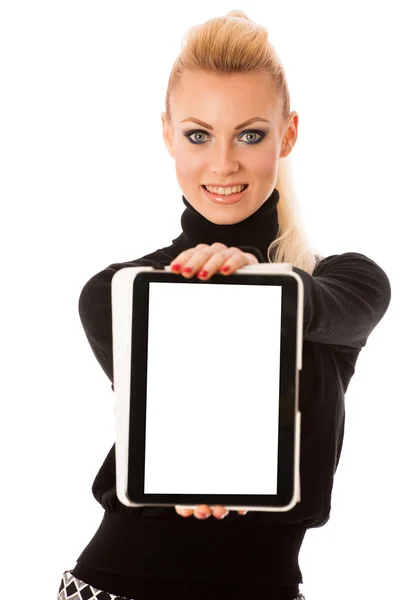 Tablet bilgisayar ile blanck perde için ticari tutan kadın, — Stok fotoğraf