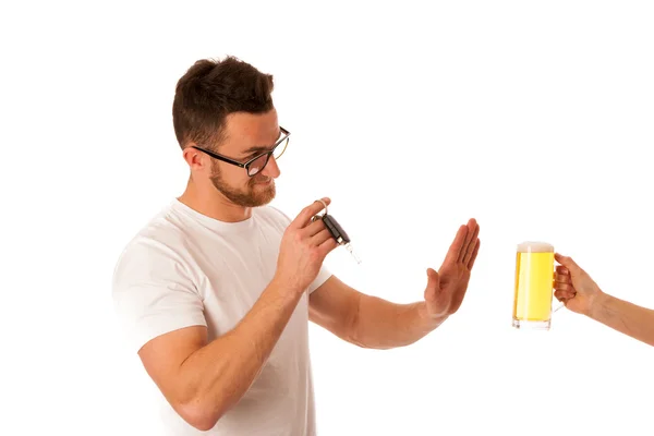 Man refusing alcohol beer showing car key as gesture of don't dr — Stock Photo, Image